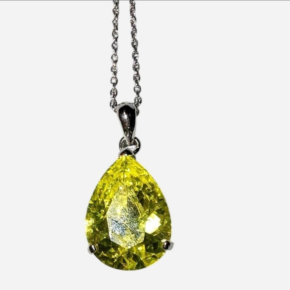 $3 with $5+ bundle•Elegant Yellow Teardrop Pendant Necklace 0252